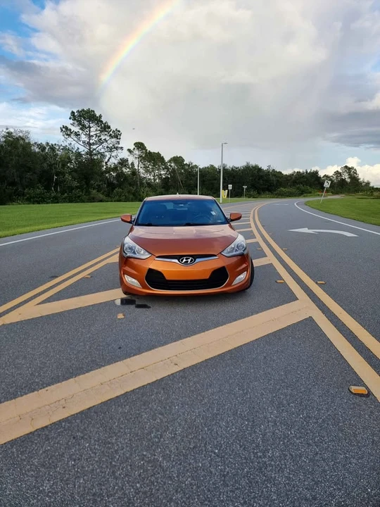 2013 Hyundai Veloster - Image 2 of 15