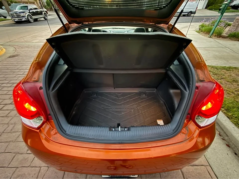 2013 Hyundai Veloster - Image 10 of 17