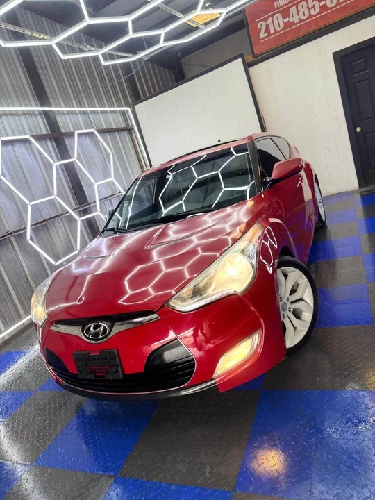 2013 Hyundai Veloster - Image 2 of 9