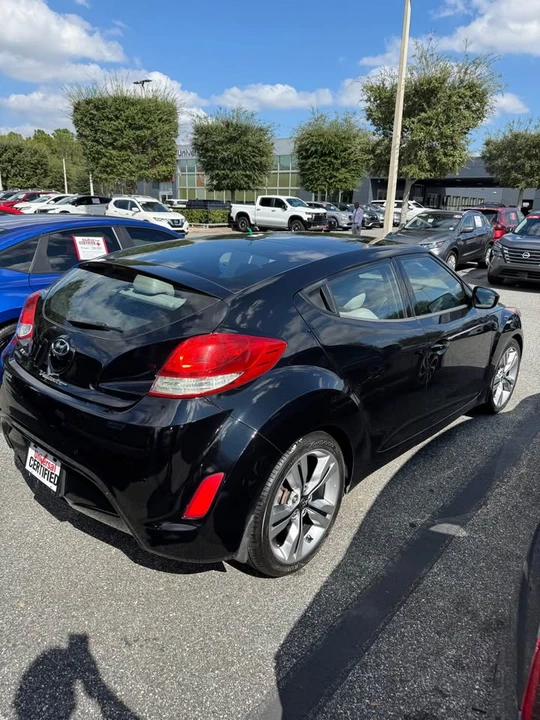 2013 Hyundai Veloster - Image 2 of 3