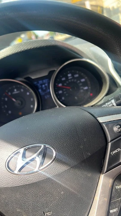 2013 Hyundai Veloster - Image 2 of 9