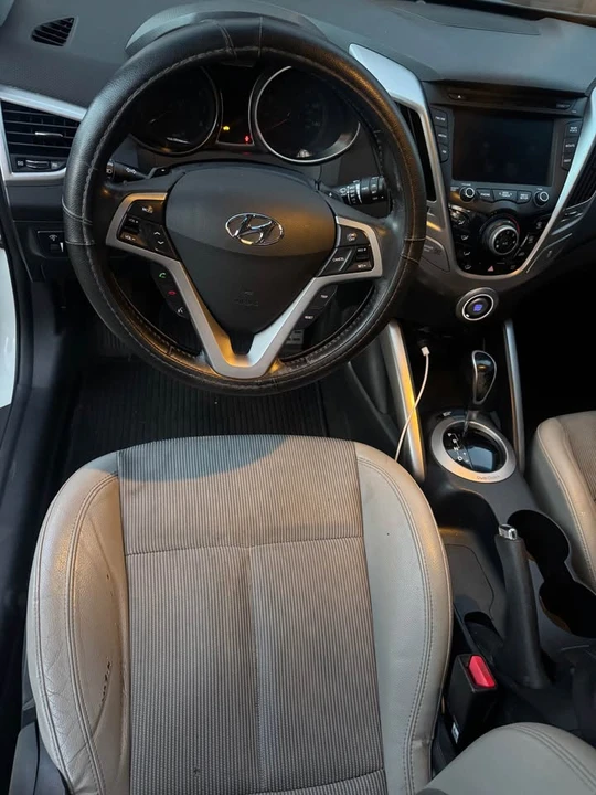 2013 Hyundai Veloster - Image 4 of 6