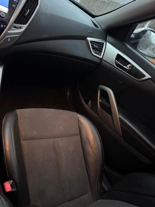 2013 Hyundai Veloster - Image 8 of 11