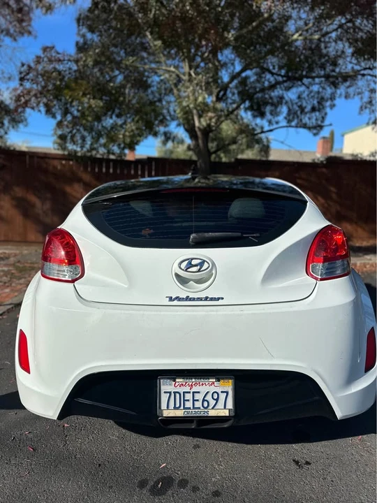 2013 Hyundai Veloster - Image 2 of 4