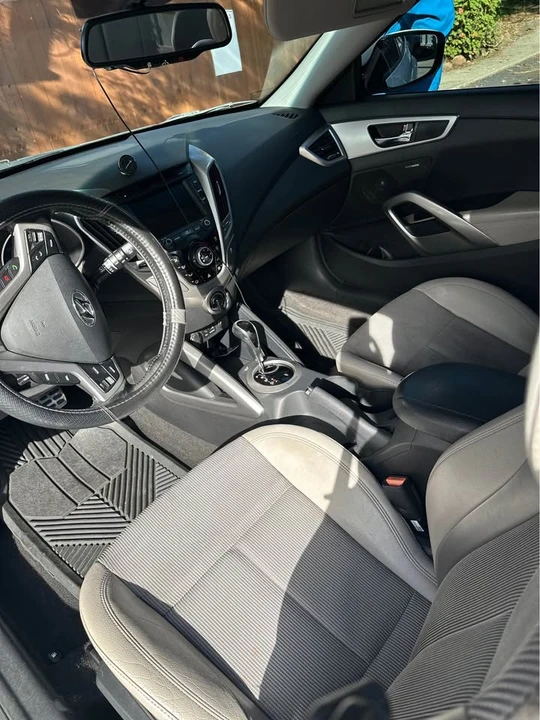 2013 Hyundai Veloster - Image 3 of 4