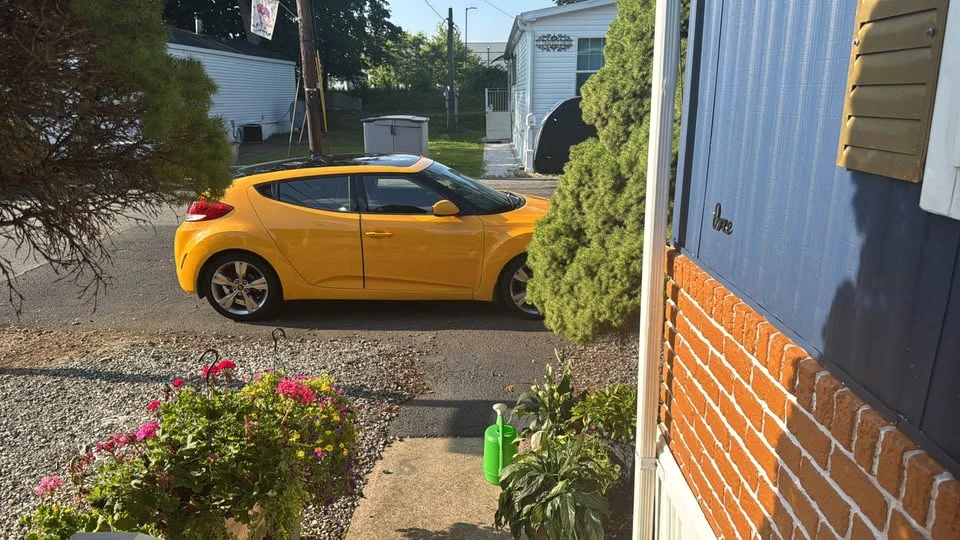 2013 Hyundai Veloster - Image 2 of 2