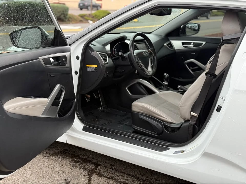 2013 Hyundai Veloster - Image 11 of 20