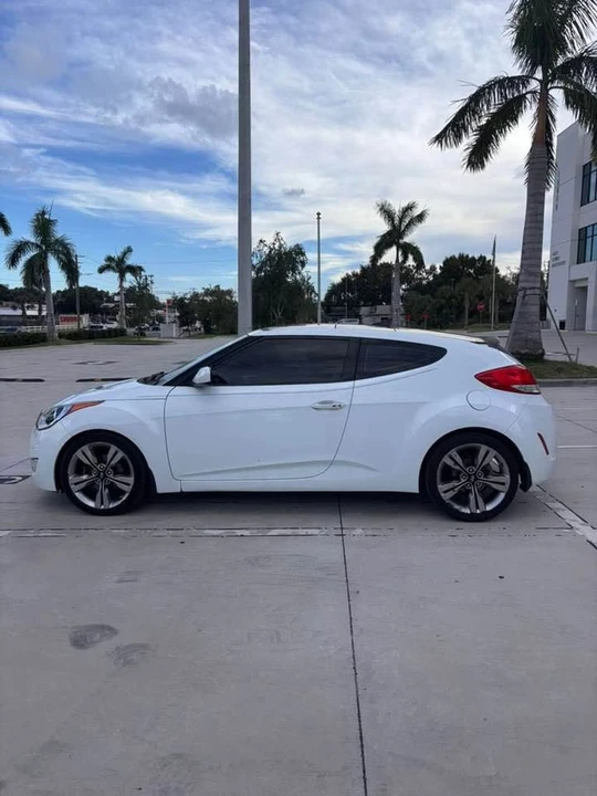 2013 Hyundai Veloster - Image 10 of 14