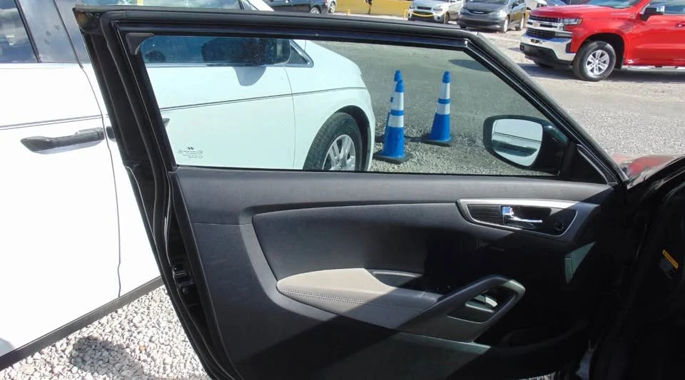 2013 Hyundai Veloster - Image 11 of 12