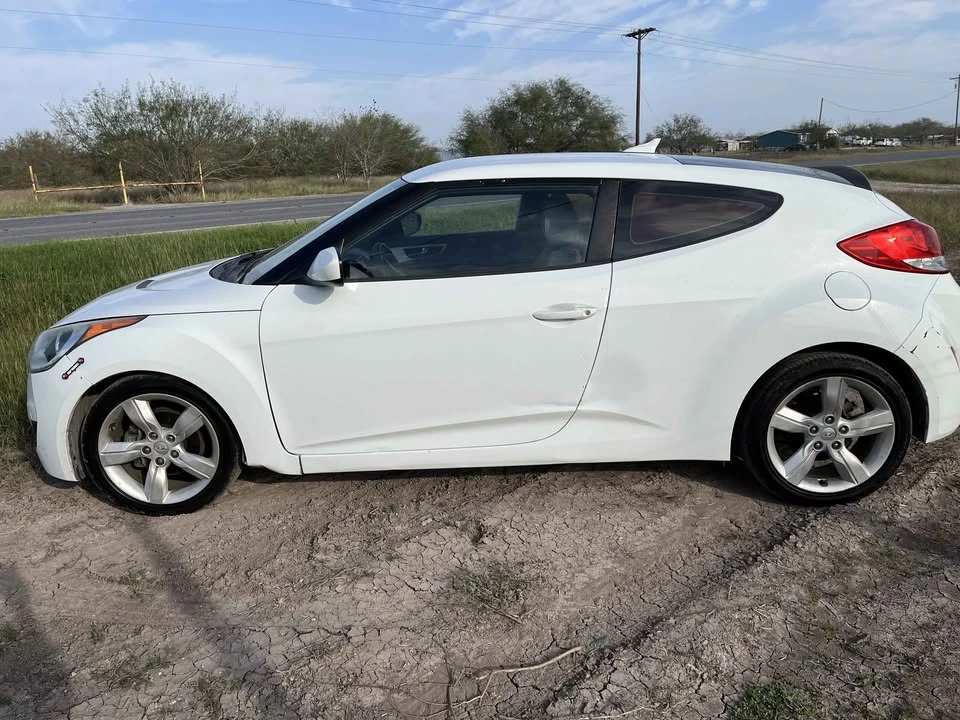 2013 Hyundai Veloster - Image 3 of 8