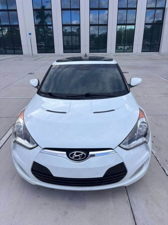 2013 Hyundai Veloster - Image 2 of 14