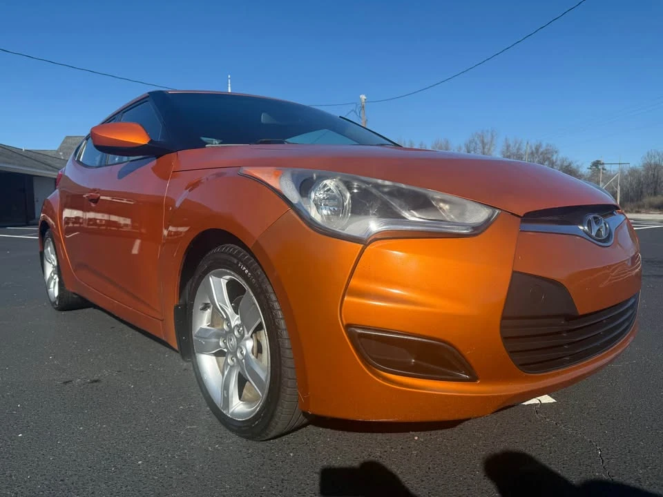 2013 Hyundai Veloster - Image 2 of 3