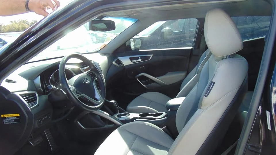 2013 Hyundai Veloster - Image 10 of 12