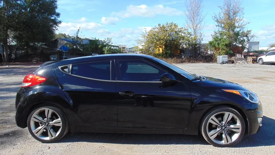 2013 Hyundai Veloster - Image 11 of 12