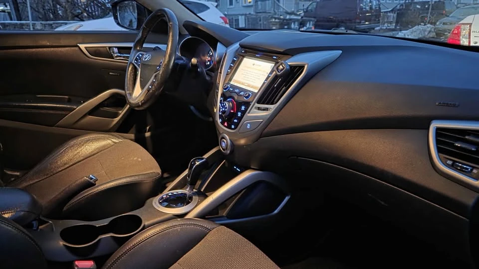 2013 Hyundai Veloster - Image 13 of 15