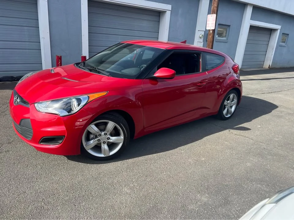 2013 Hyundai Veloster - Image 2 of 9