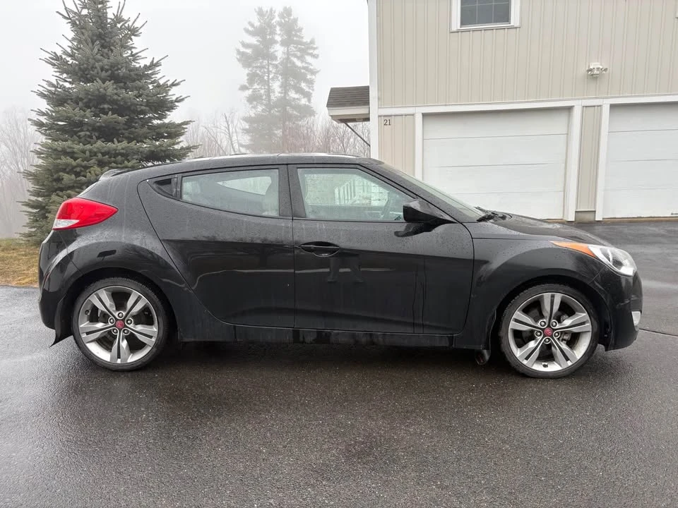 2013 Hyundai Veloster - Image 4 of 11