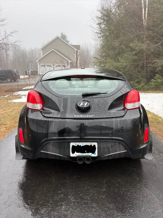 2013 Hyundai Veloster - Image 2 of 11