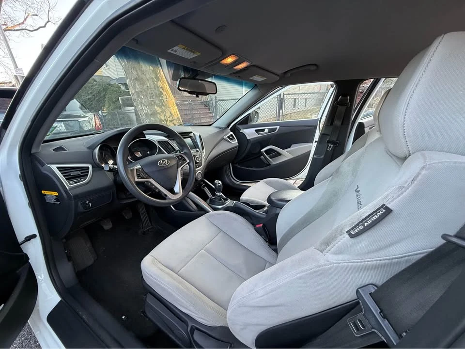 2013 Hyundai Veloster - Image 5 of 11