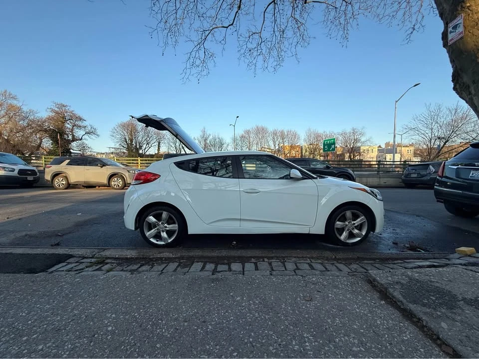 2013 Hyundai Veloster - Image 3 of 11