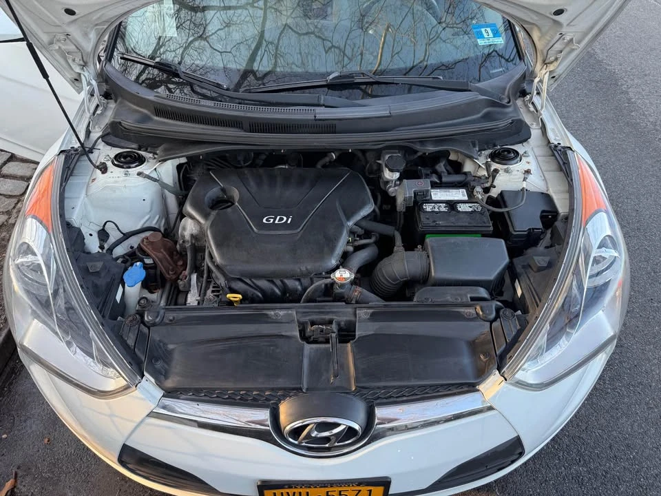 2013 Hyundai Veloster - Image 6 of 11