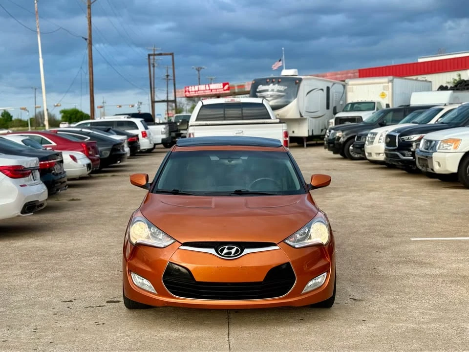 2013 Hyundai Veloster - Image 2 of 17