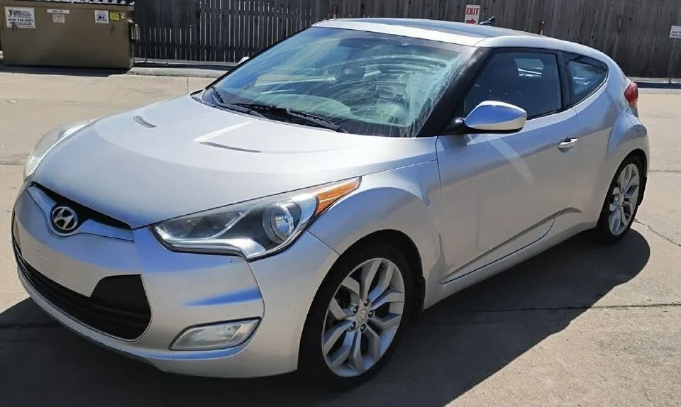 2013 Hyundai Veloster - Image 2 of 13