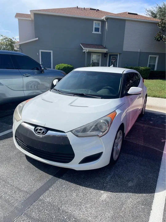2013 Hyundai Veloster - Image 2 of 11