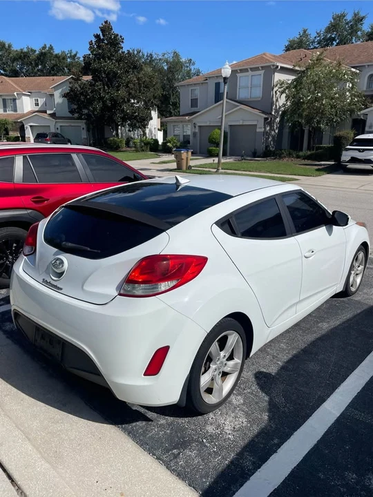2013 Hyundai Veloster - Image 4 of 11