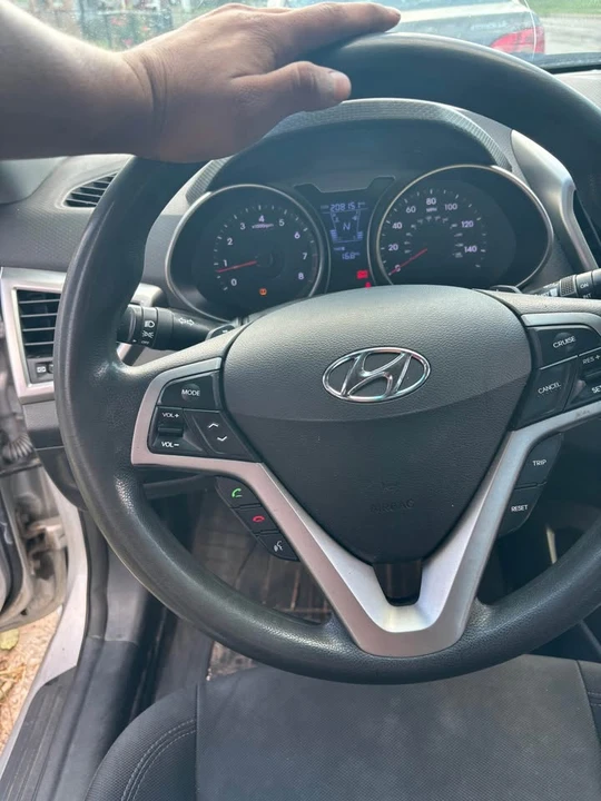 2013 Hyundai Veloster - Image 4 of 4