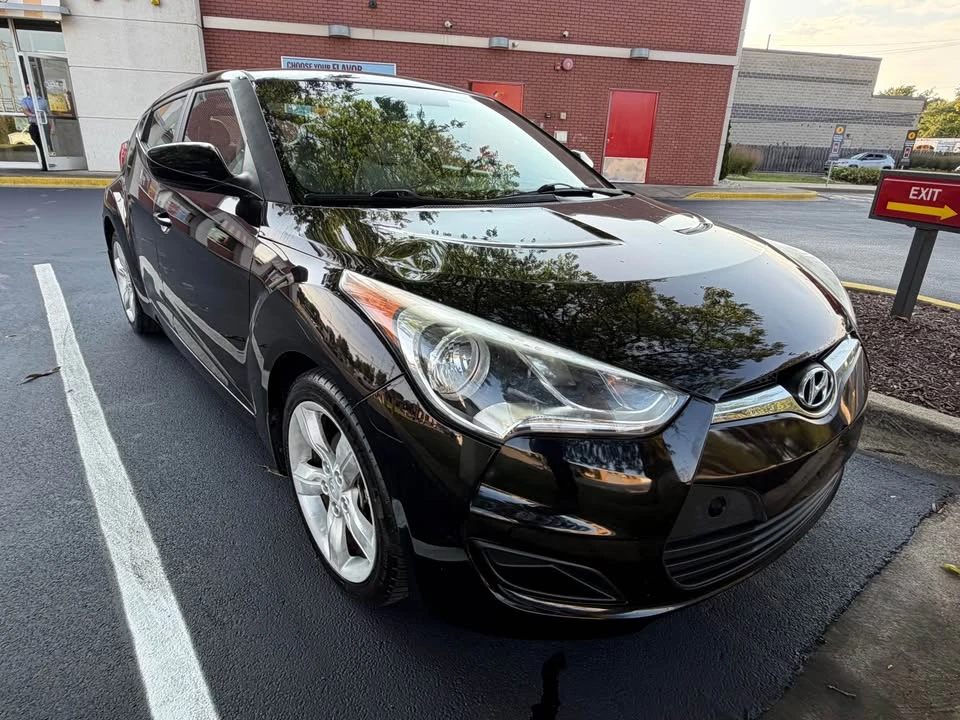 2013 Hyundai Veloster - Image 2 of 18