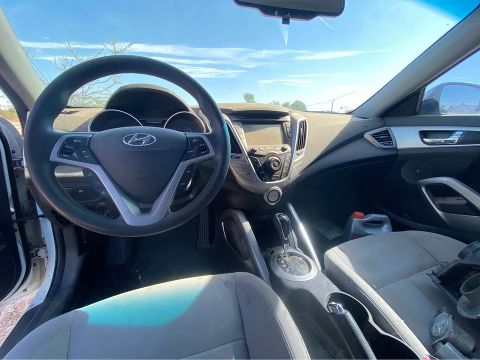 2013 Hyundai Veloster - Image 12 of 14