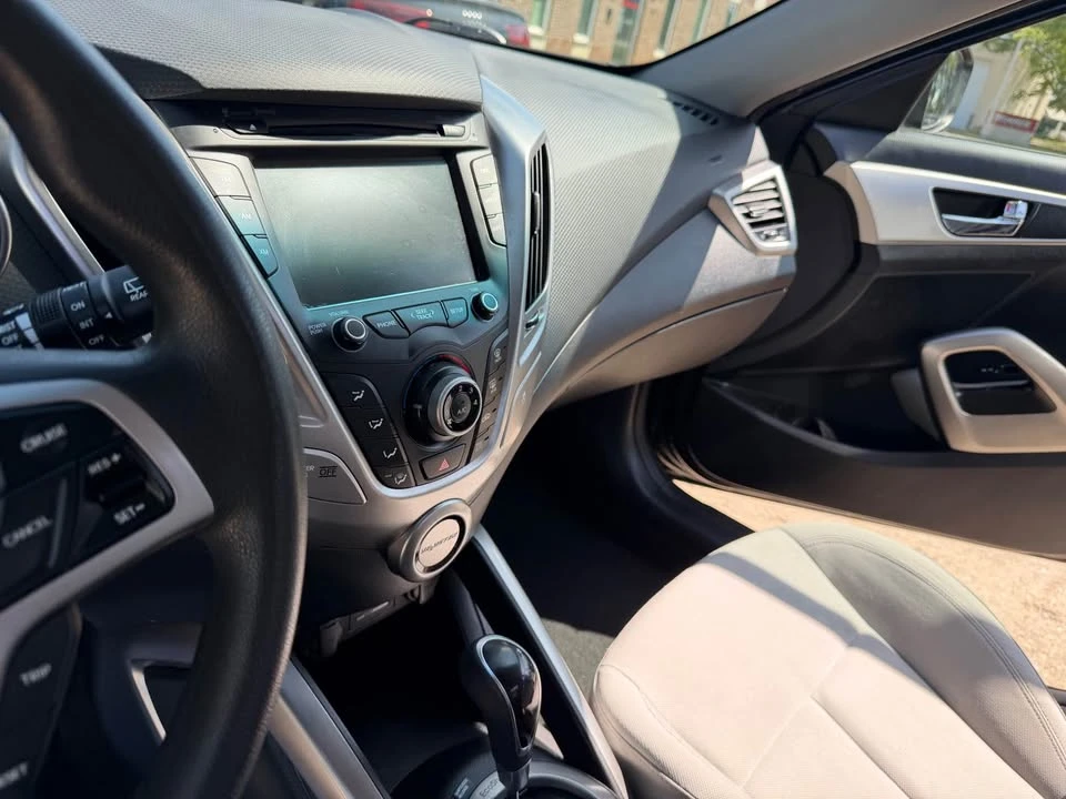 2013 Hyundai Veloster - Image 11 of 18