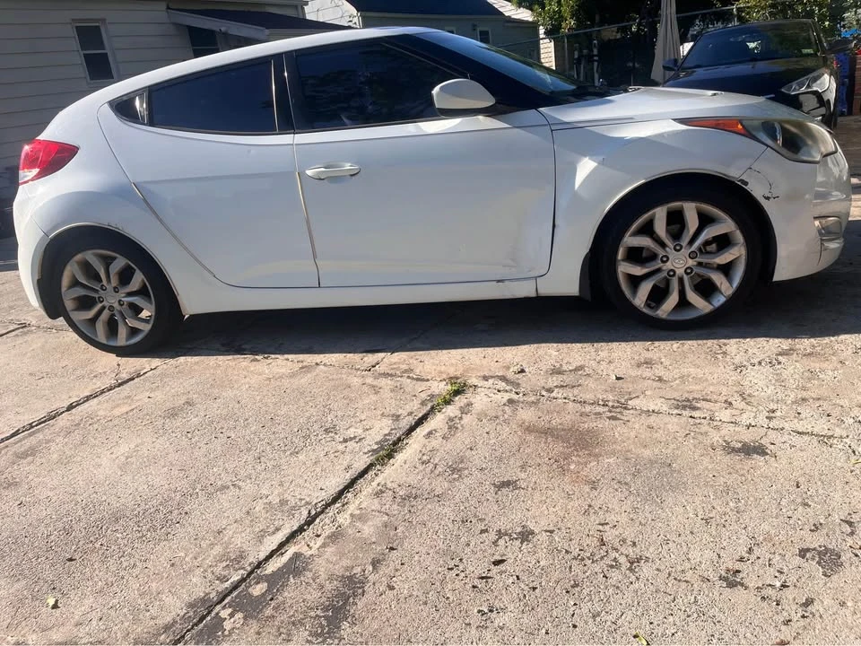 2013 Hyundai Veloster - Image 2 of 8