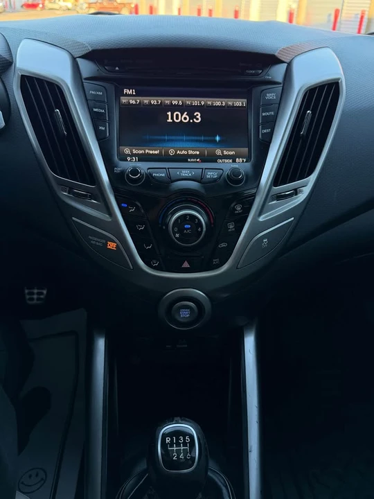 2013 Hyundai Veloster - Image 7 of 10