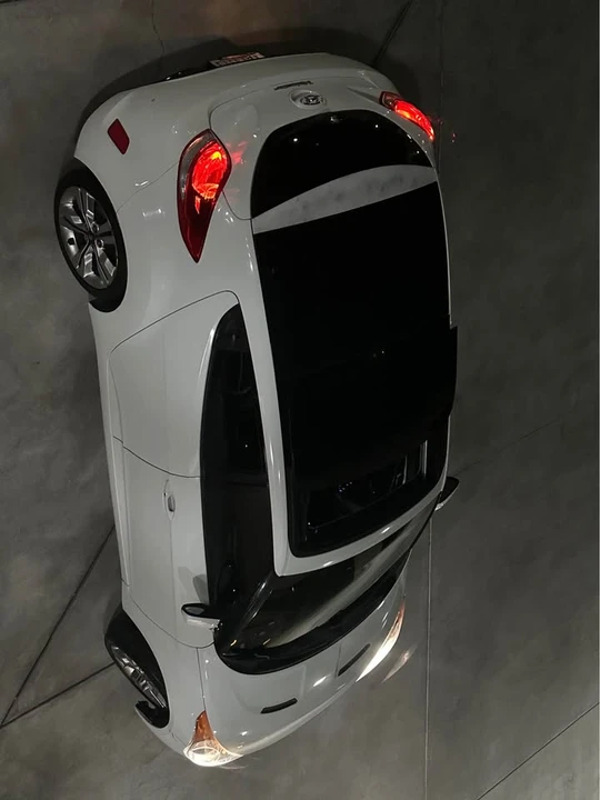 2013 Hyundai Veloster - Image 6 of 11