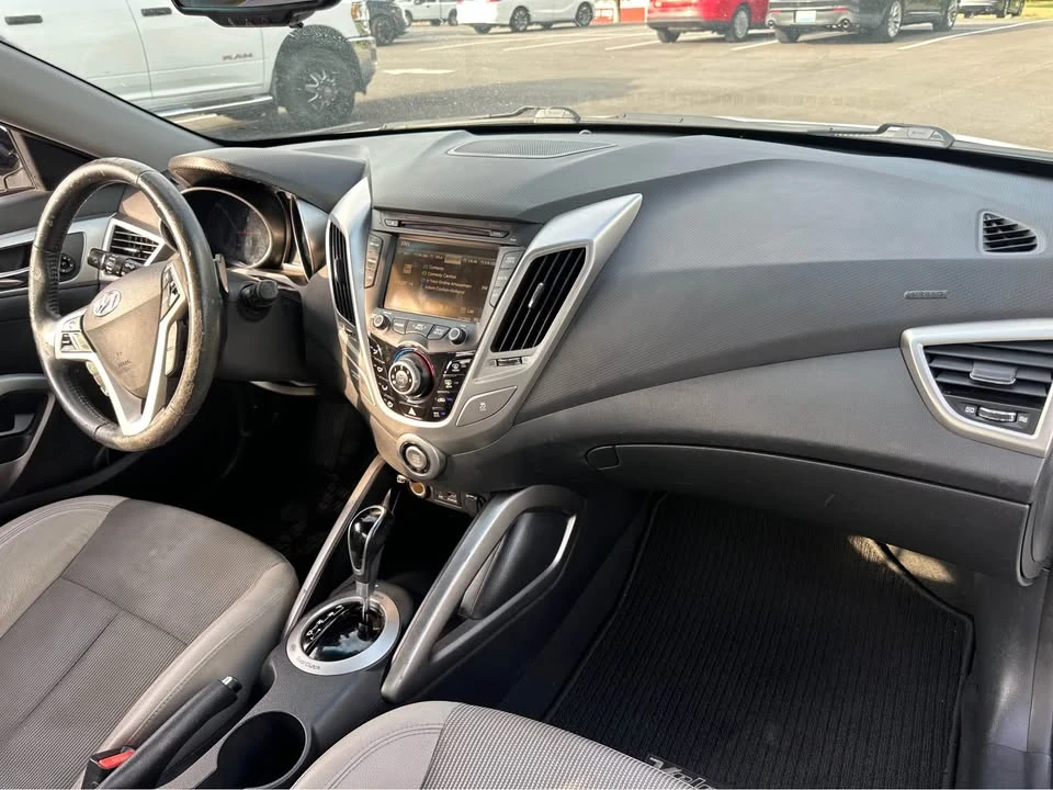 2013 Hyundai Veloster - Image 12 of 19