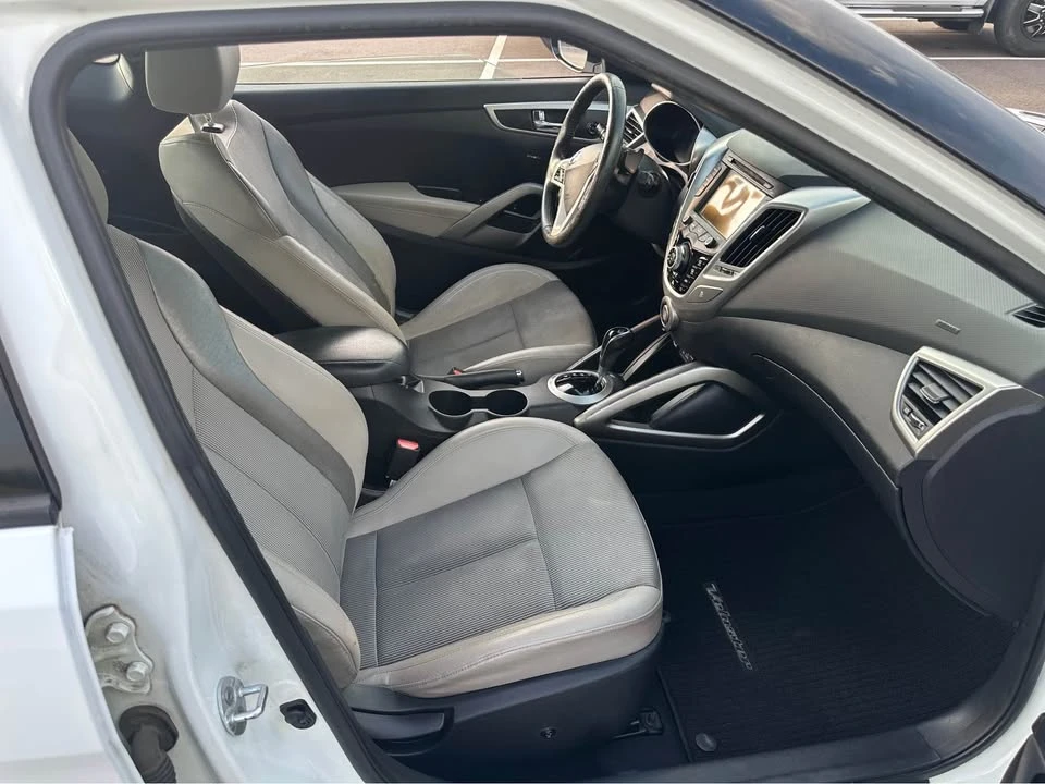 2013 Hyundai Veloster - Image 10 of 19