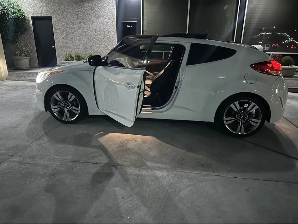2013 Hyundai Veloster - Image 4 of 11