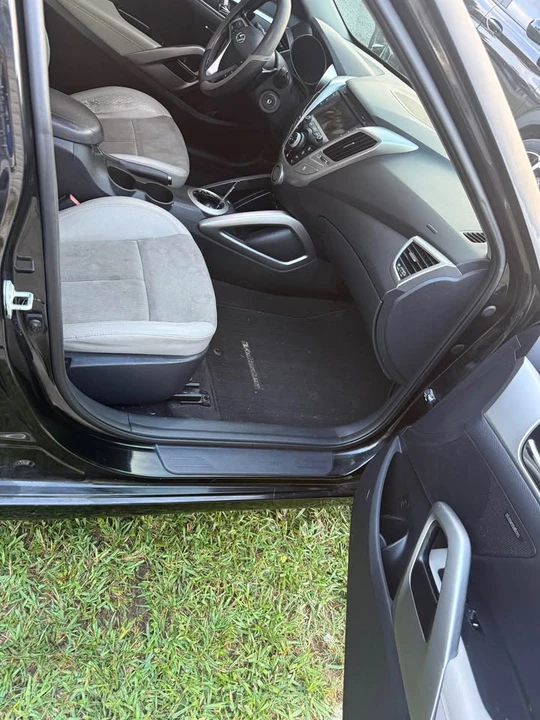 2013 Hyundai Veloster - Image 8 of 16