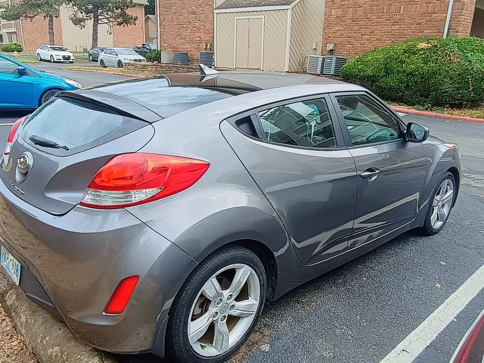 2013 Hyundai Veloster - Image 5 of 11