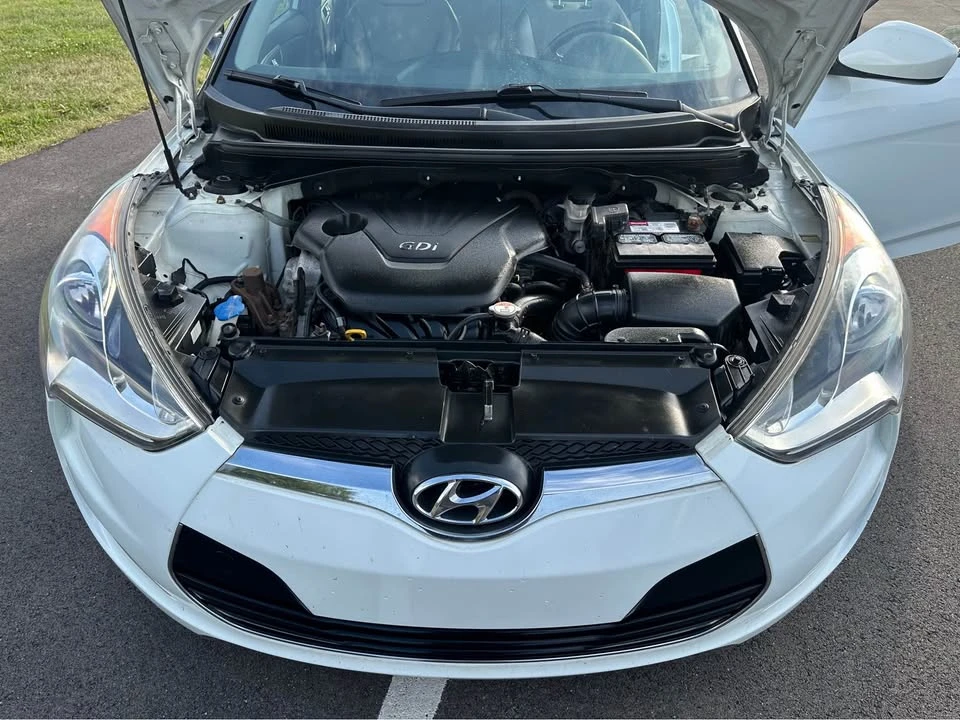 2013 Hyundai Veloster - Image 2 of 19