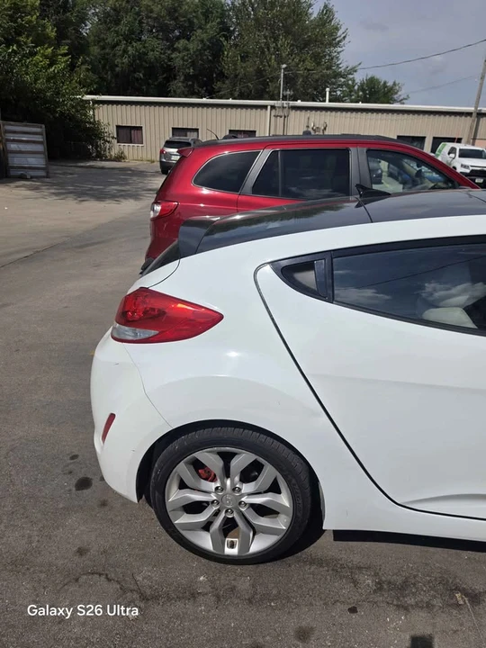 2013 Hyundai Veloster - Image 2 of 15