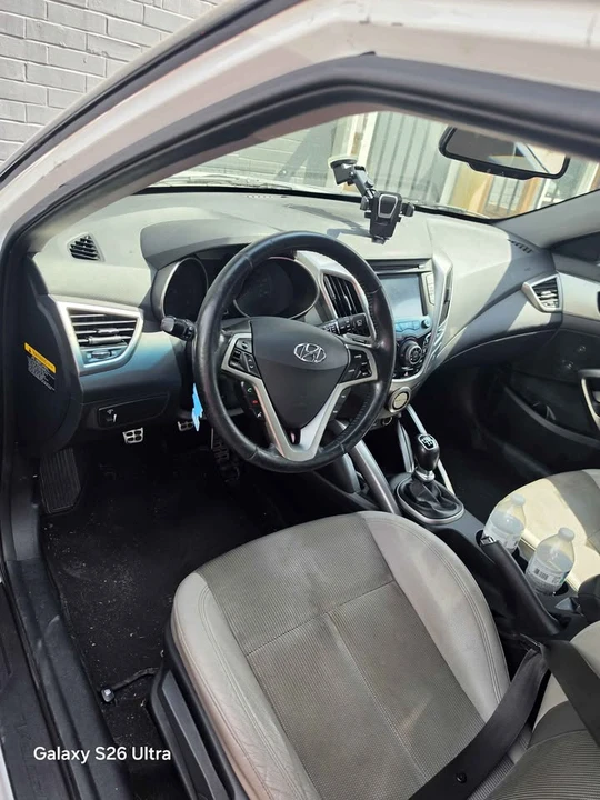 2013 Hyundai Veloster - Image 12 of 15