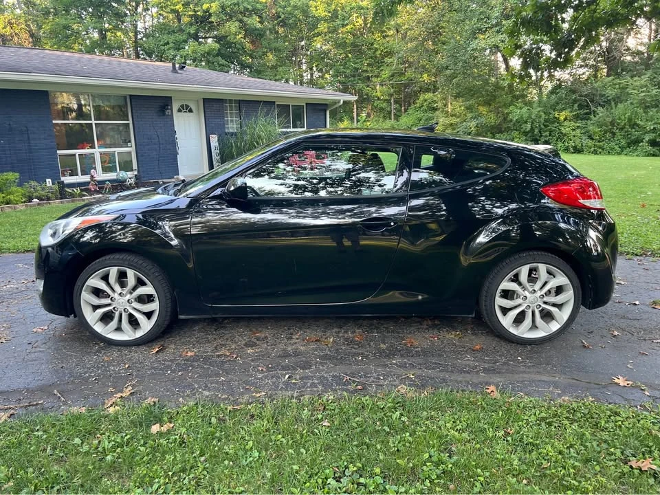 2013 Hyundai Veloster - Image 2 of 20