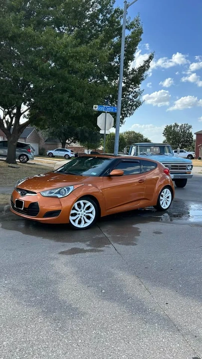 2013 Hyundai Veloster - Image 2 of 10