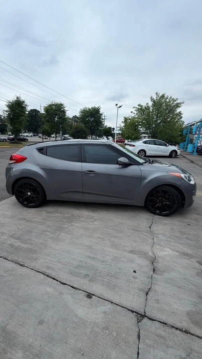2013 Hyundai Veloster - Image 2 of 12