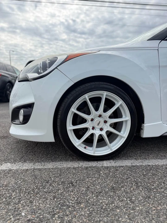 2013 Hyundai Veloster - Image 2 of 19