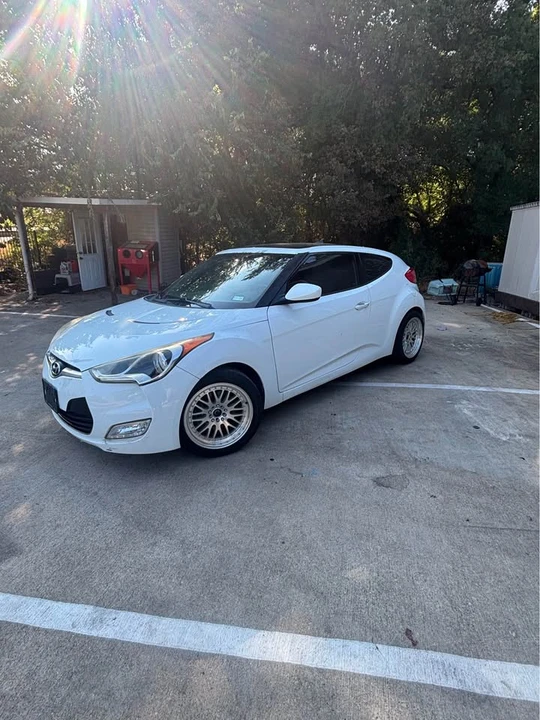 2013 Hyundai Veloster - Image 2 of 6