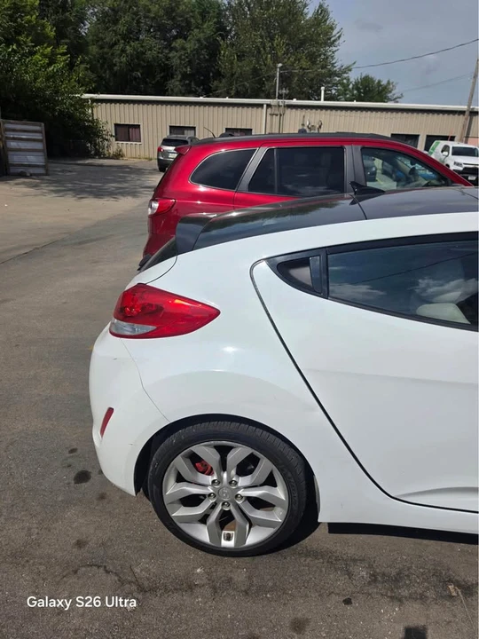 2013 Hyundai Veloster - Image 4 of 15